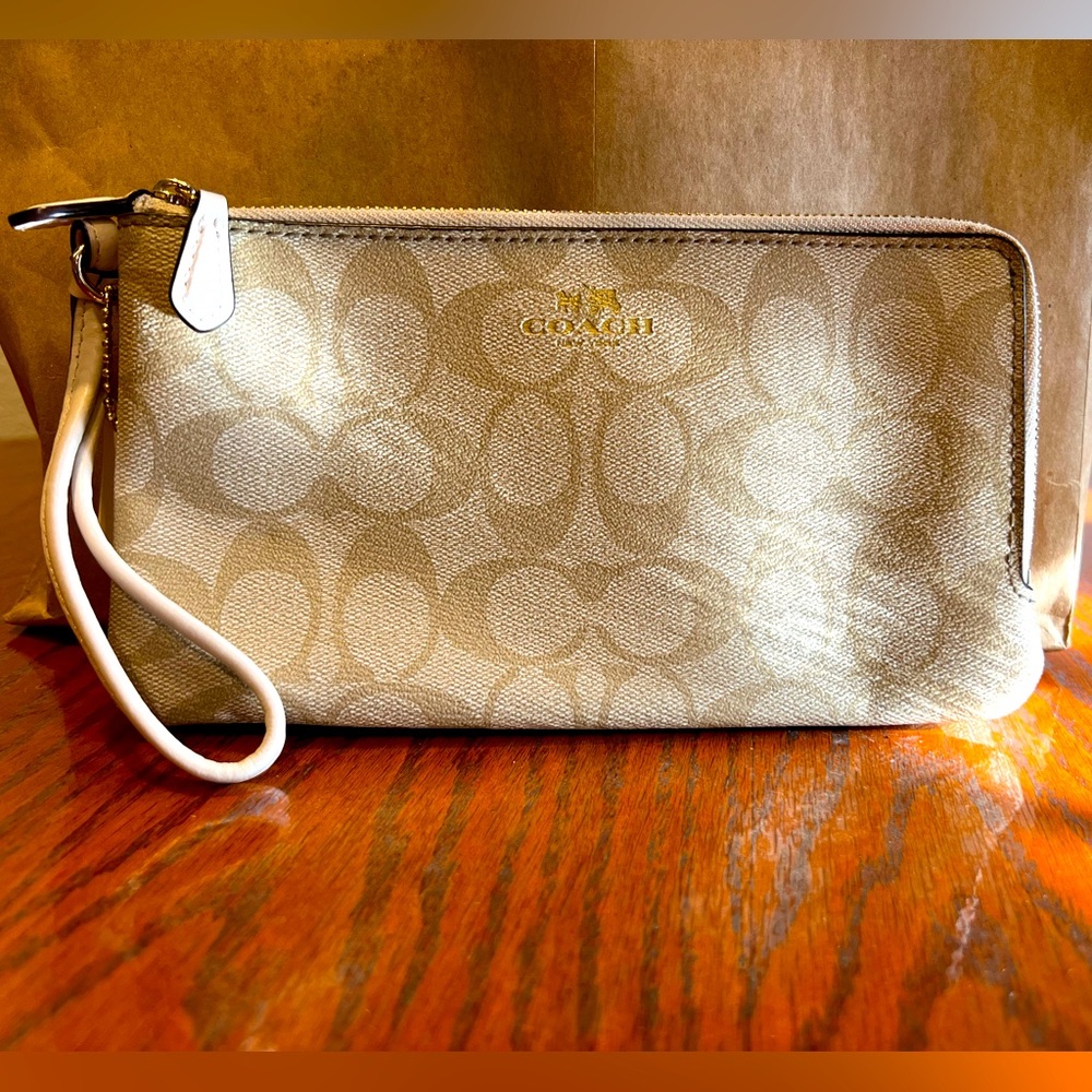 Wallet/wristlet